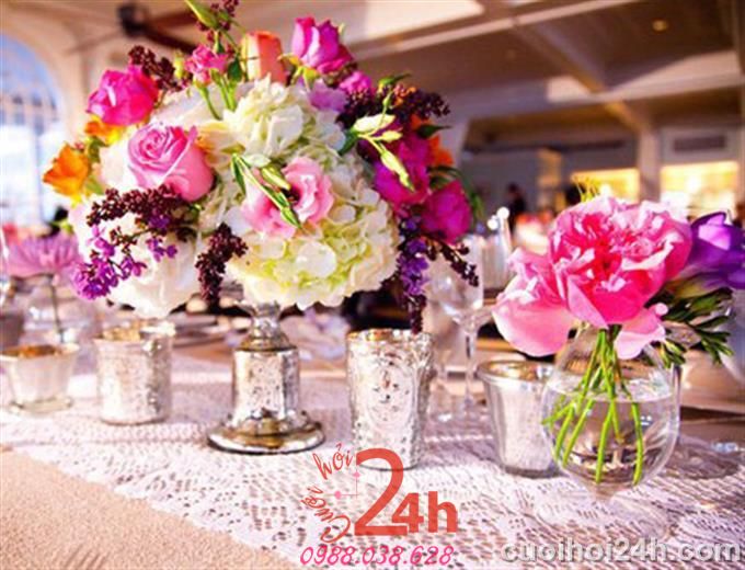 Dịch vụ cưới hỏi 24h trọn vẹn ngày vui chuyên trang trí nhà đám cưới hỏi và nhà hàng tiệc cưới | Hoa để bàn 29